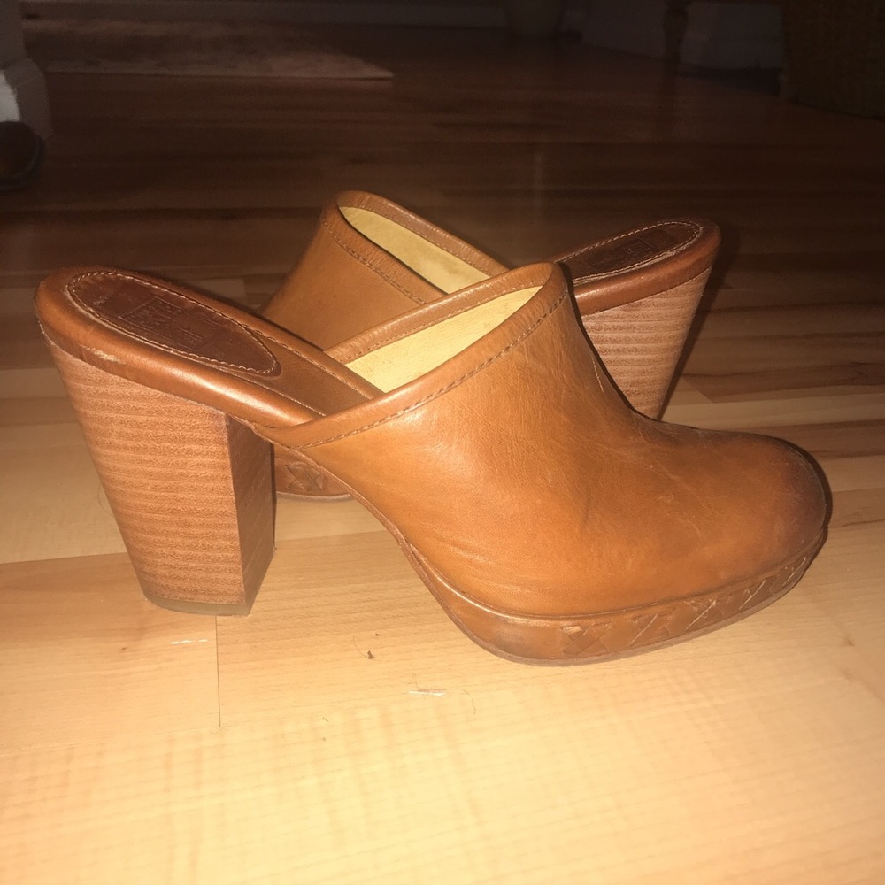 FRYE leather clogs